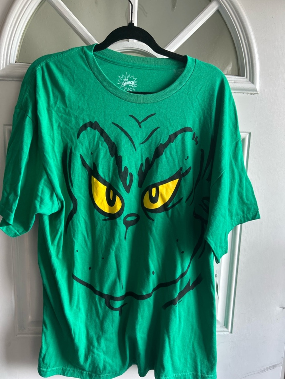 The Grinch Graphic Tee Shirt XL NWT.  B1